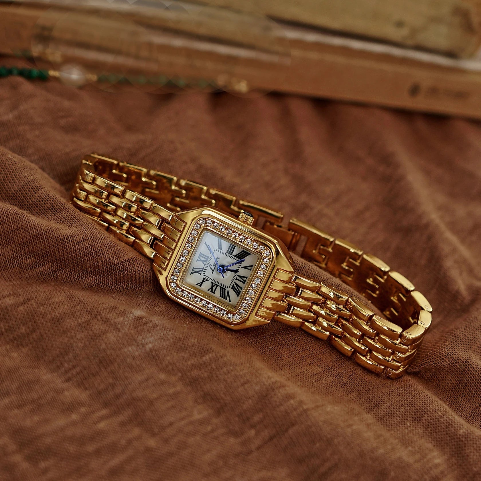 Women's Waterproof Watch With Inlaid Rhinestone
