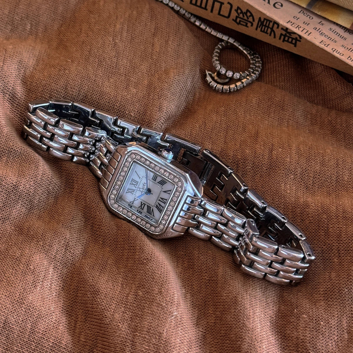 Women's Waterproof Watch With Inlaid Rhinestone